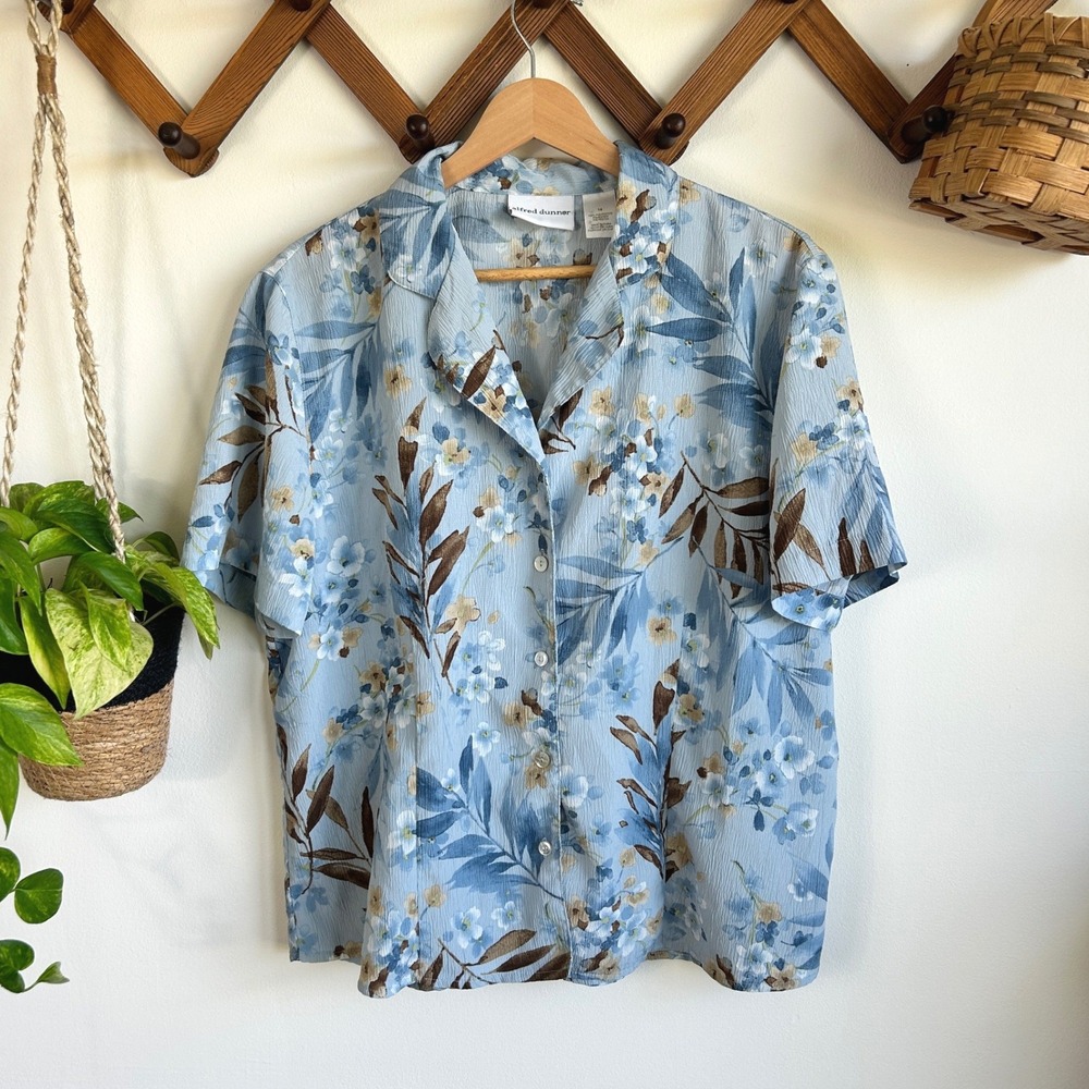 Alfred Dunner Blue Floral Crinkle Short Sleeve Button Down Blouse Cottagecore